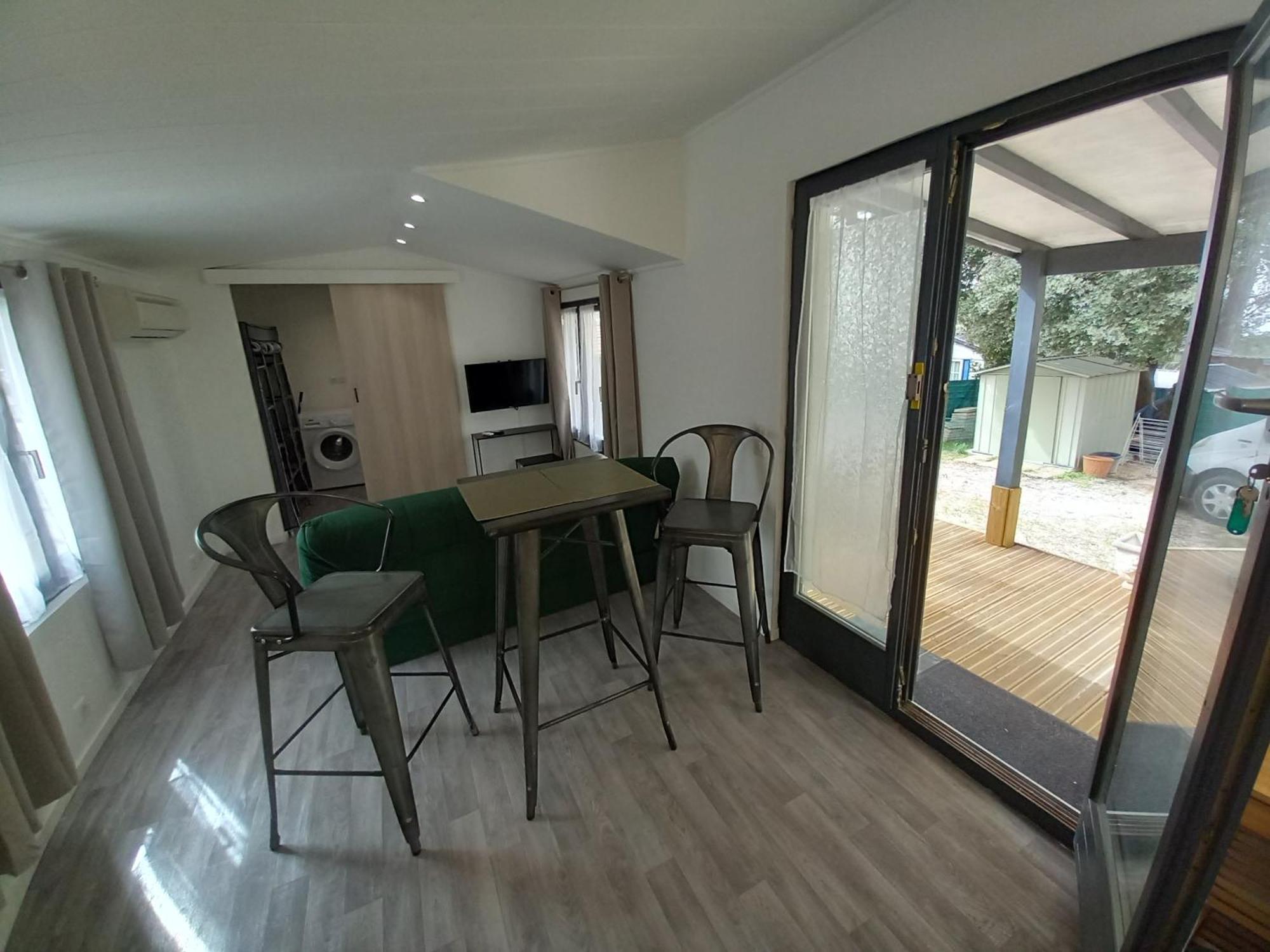 Mobilhome A Deux Pas Du Circuit Du Castellet Avec Terrasse Vue Mer Le Castellet  ภายนอก รูปภาพ