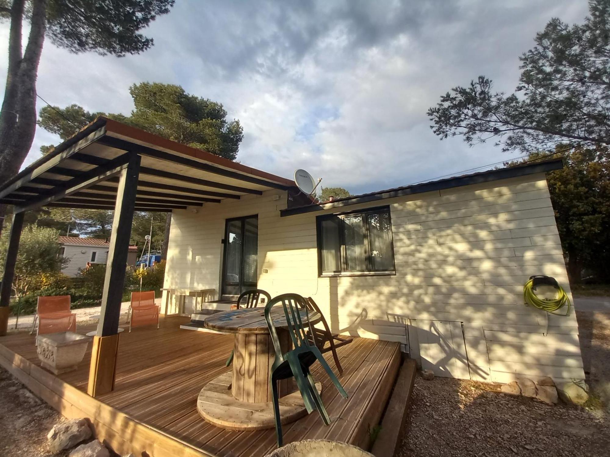 Mobilhome A Deux Pas Du Circuit Du Castellet Avec Terrasse Vue Mer Le Castellet  ภายนอก รูปภาพ